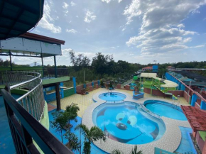 RedDoorz Plus @ Lhexlyn Resort San Narciso